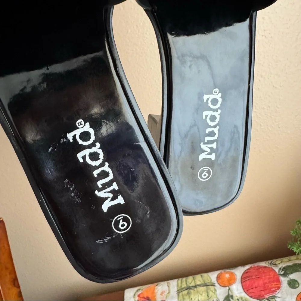 Vintage Mudd patent leather black platform sandals size 9